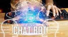 Une personne manipulant un clavier d’ordinateur avec une main et l’autre montrant le logo AI Chat Bot