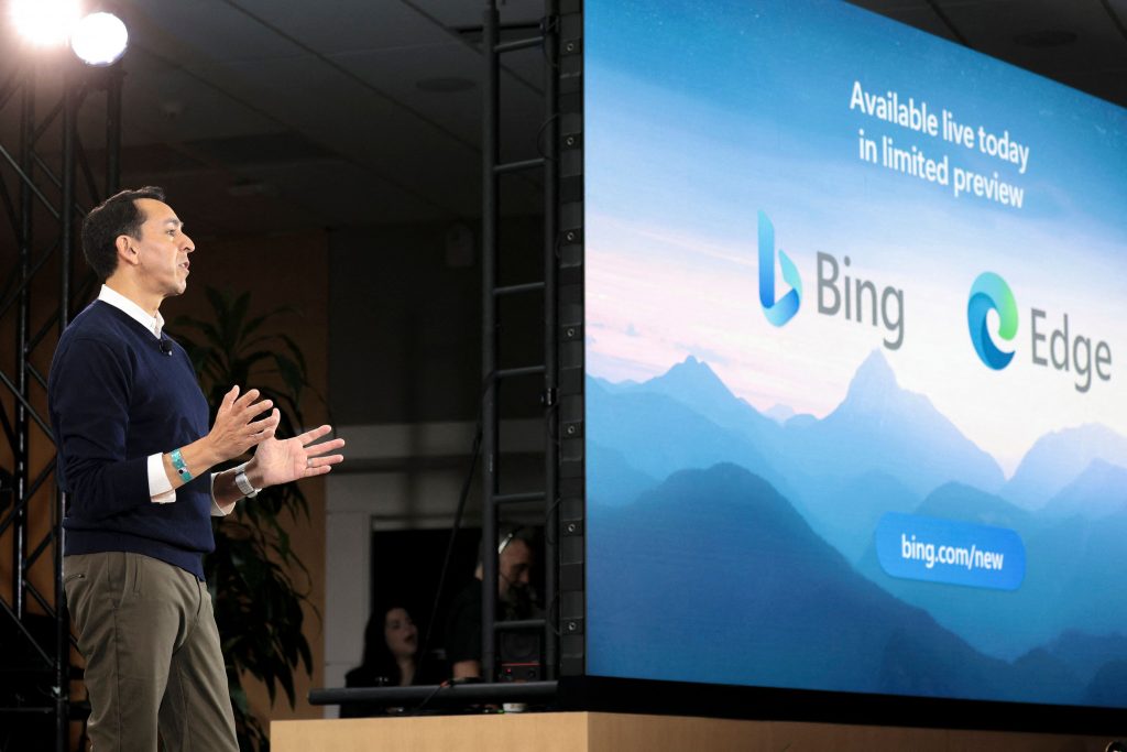 Yusuf Mehdi, vice-president de Microsoft, presentant Bing 
