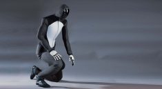 Le robot humanoide NEO s’appuyant sur son genou