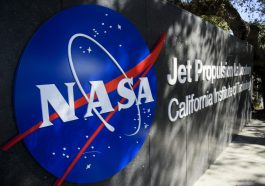 Panneau avec le logo de la NASA